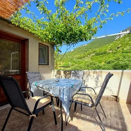 Apartman With Parking Space Komiza, Vis - 22657 *
